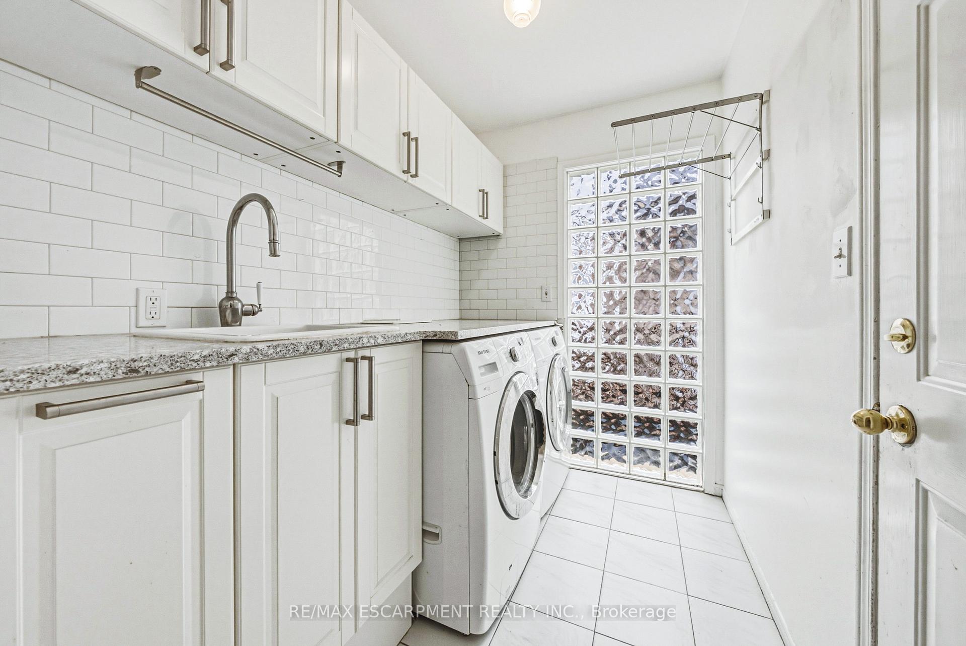 Photo 17 of 21 Moss Boulevard, Hamilton, Dundas — HOMEH