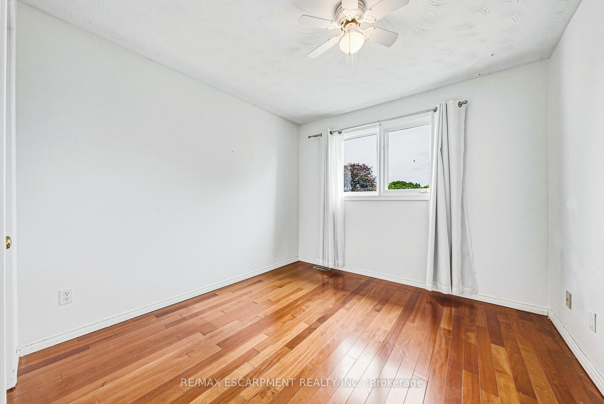 Photo 19 of 21 Moss Boulevard, Hamilton, Dundas — HOMEH