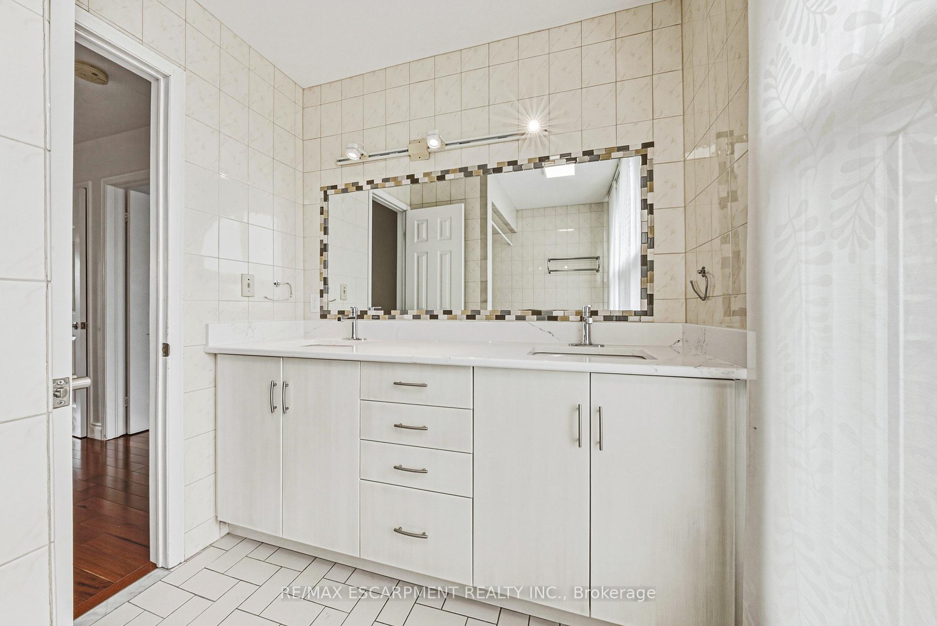 Photo 23 of 21 Moss Boulevard, Hamilton, Dundas — HOMEH