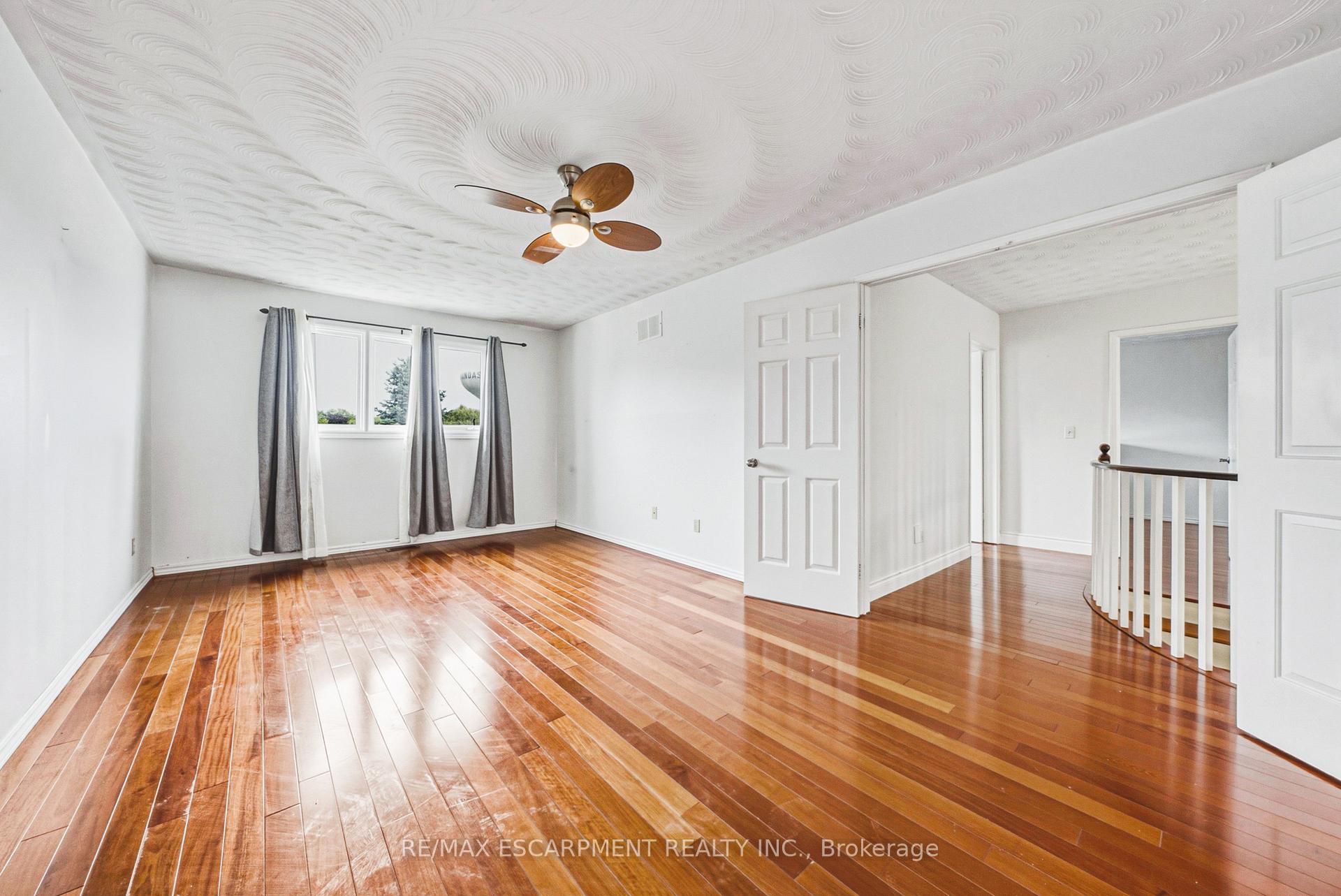 Photo 24 of 21 Moss Boulevard, Hamilton, Dundas — HOMEH
