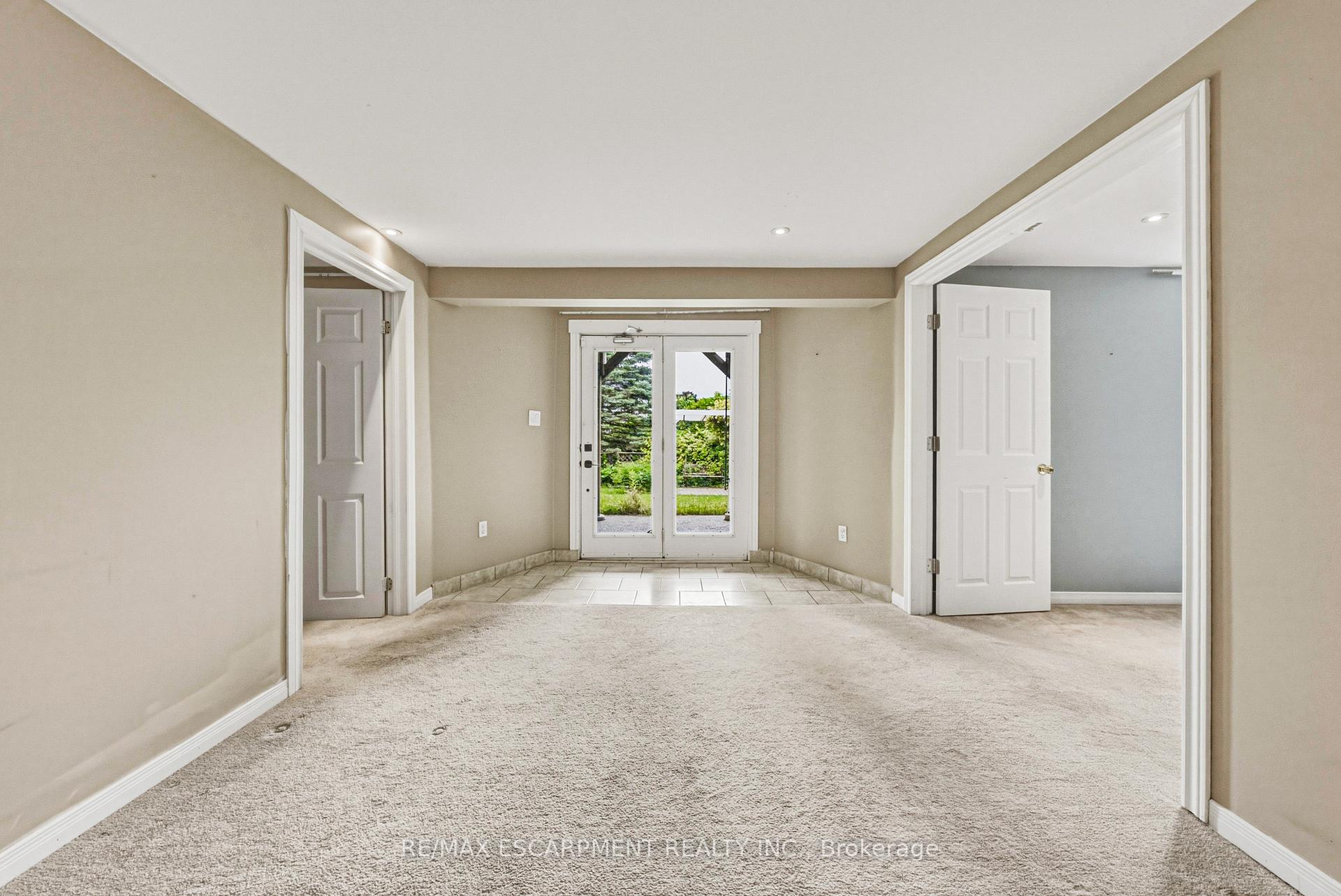 Photo 32 of 21 Moss Boulevard, Hamilton, Dundas — HOMEH