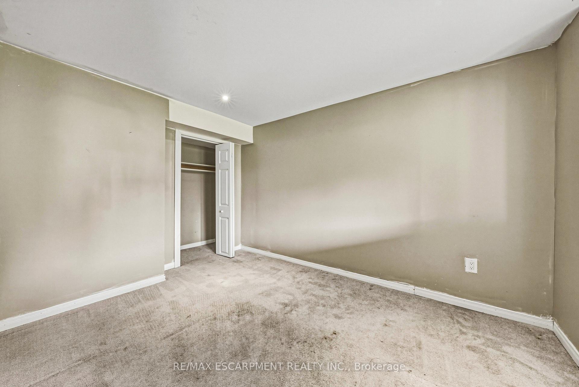 Photo 33 of 21 Moss Boulevard, Hamilton, Dundas — HOMEH