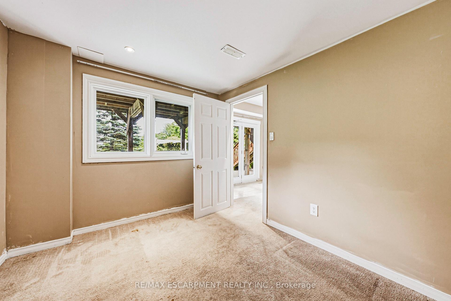 Photo 34 of 21 Moss Boulevard, Hamilton, Dundas — HOMEH