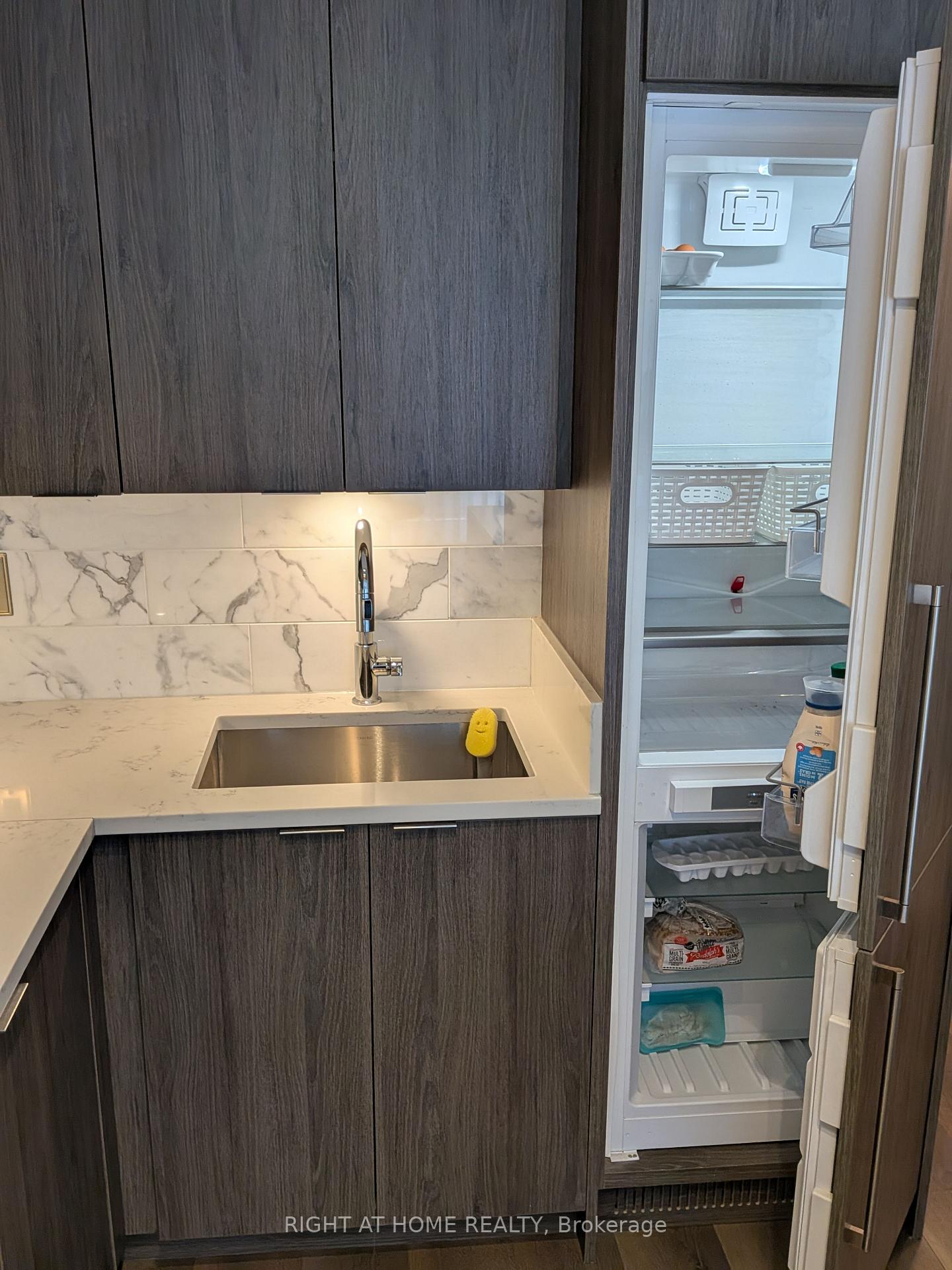 Photo 8 of Unit 628, 38 Iannuzzi Street, Toronto, Niagara — HOMEH