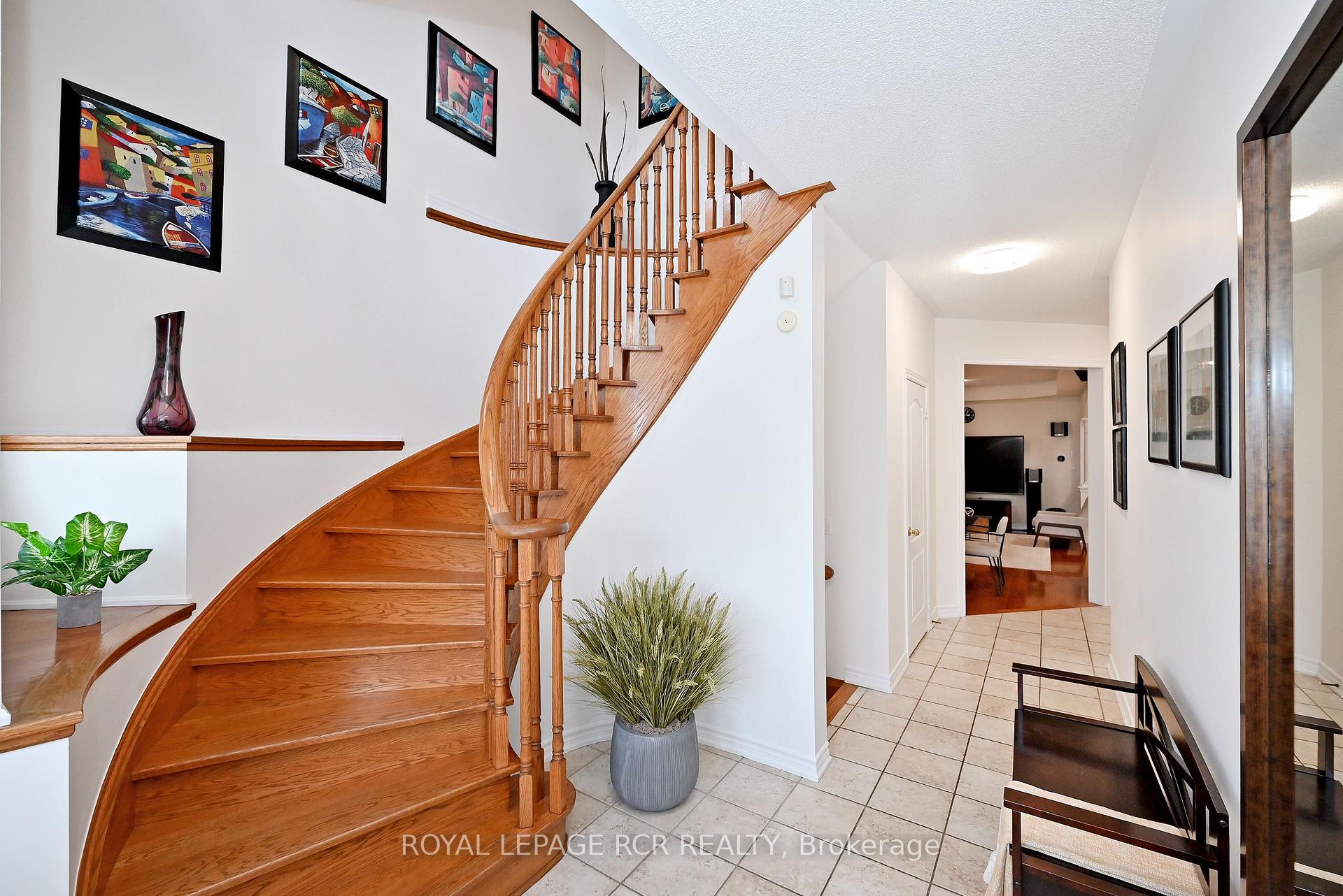 Photo 5 of 43 Ivy Glen Drive, Vaughan, Patterson — HOMEH
