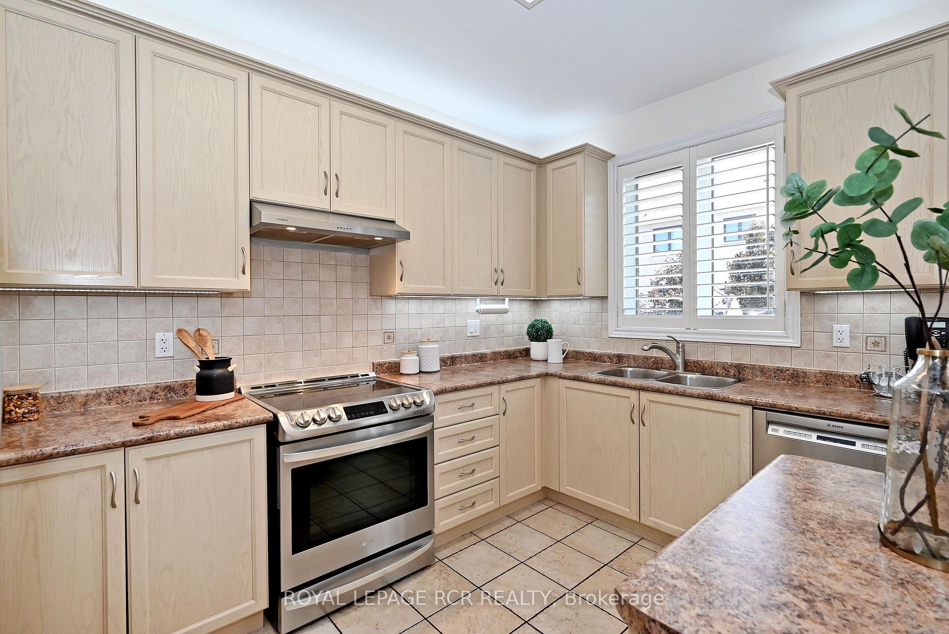 Photo 19 of 43 Ivy Glen Drive, Vaughan, Patterson — HOMEH