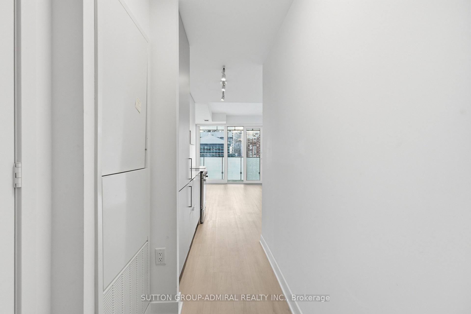Photo 5 of Unit 1002, 3900 confederation Parkway, Mississauga, City Centre — HOMEH
