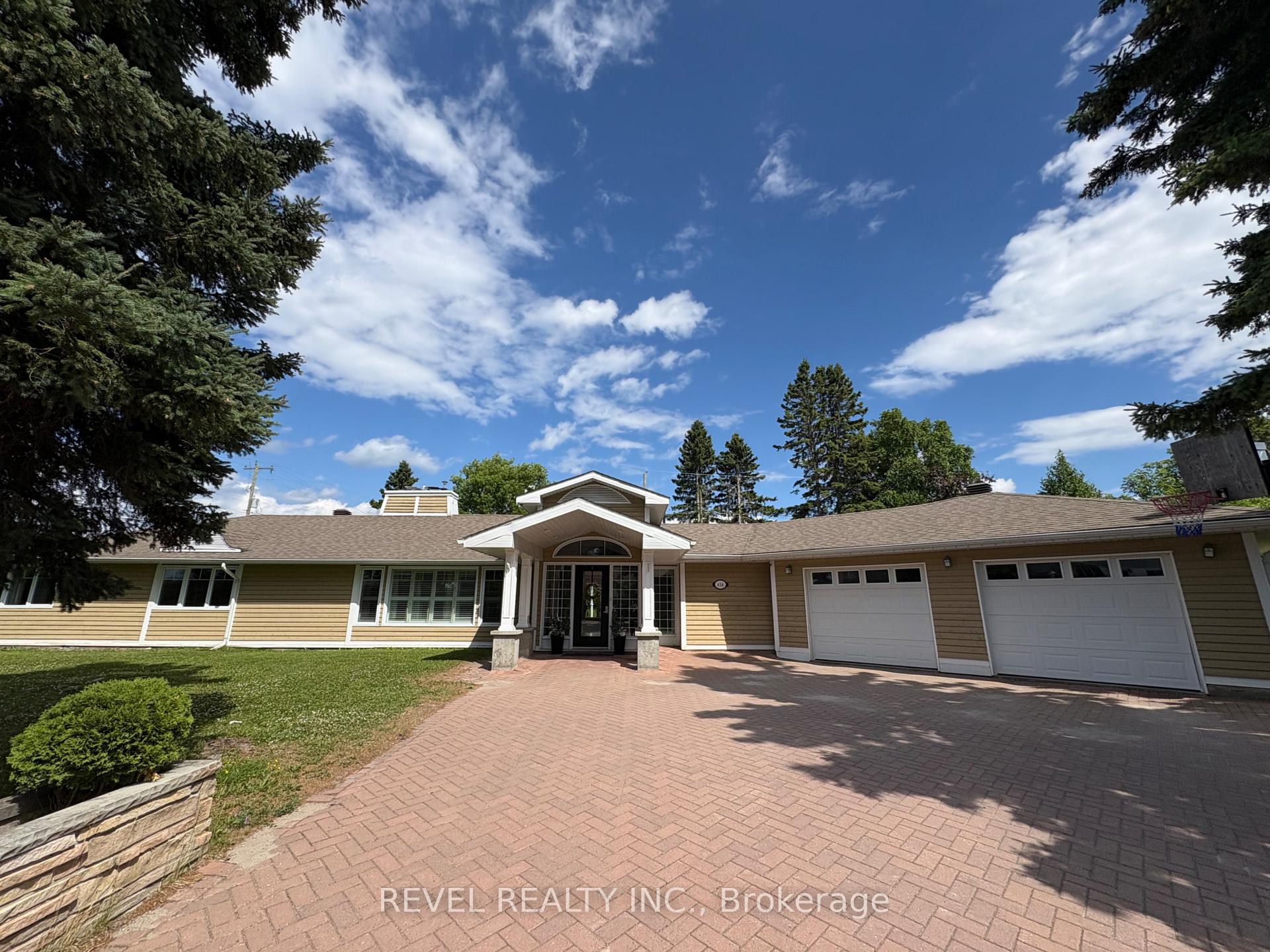 Photo 1 of 414 Ninth Avenue, Cochrane — HOMEH
