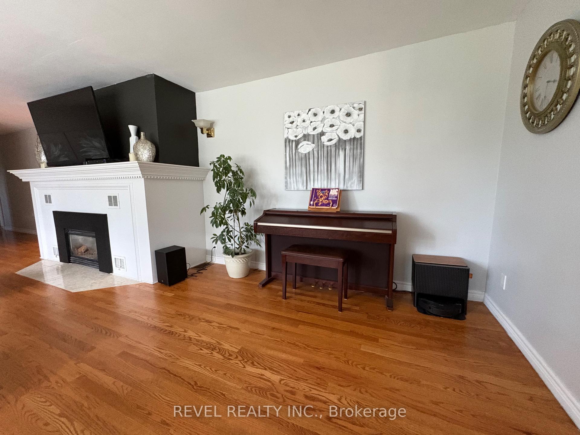 Photo 9 of 414 Ninth Avenue, Cochrane — HOMEH