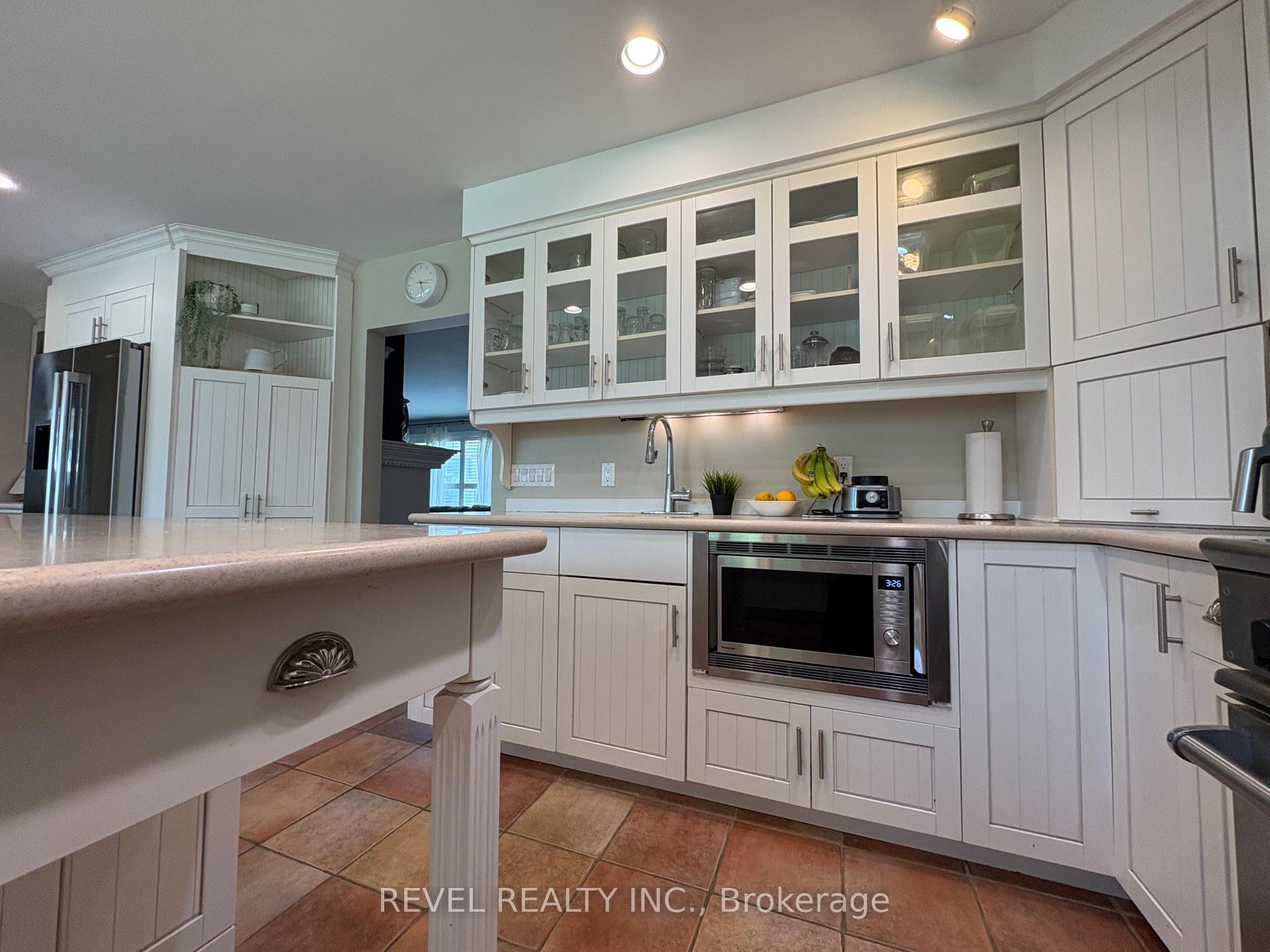 Photo 13 of 414 Ninth Avenue, Cochrane — HOMEH