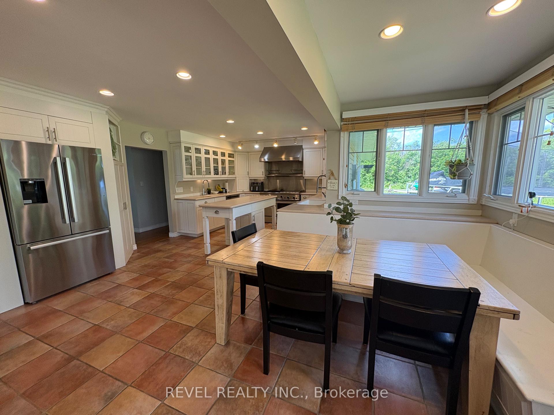 Photo 15 of 414 Ninth Avenue, Cochrane — HOMEH