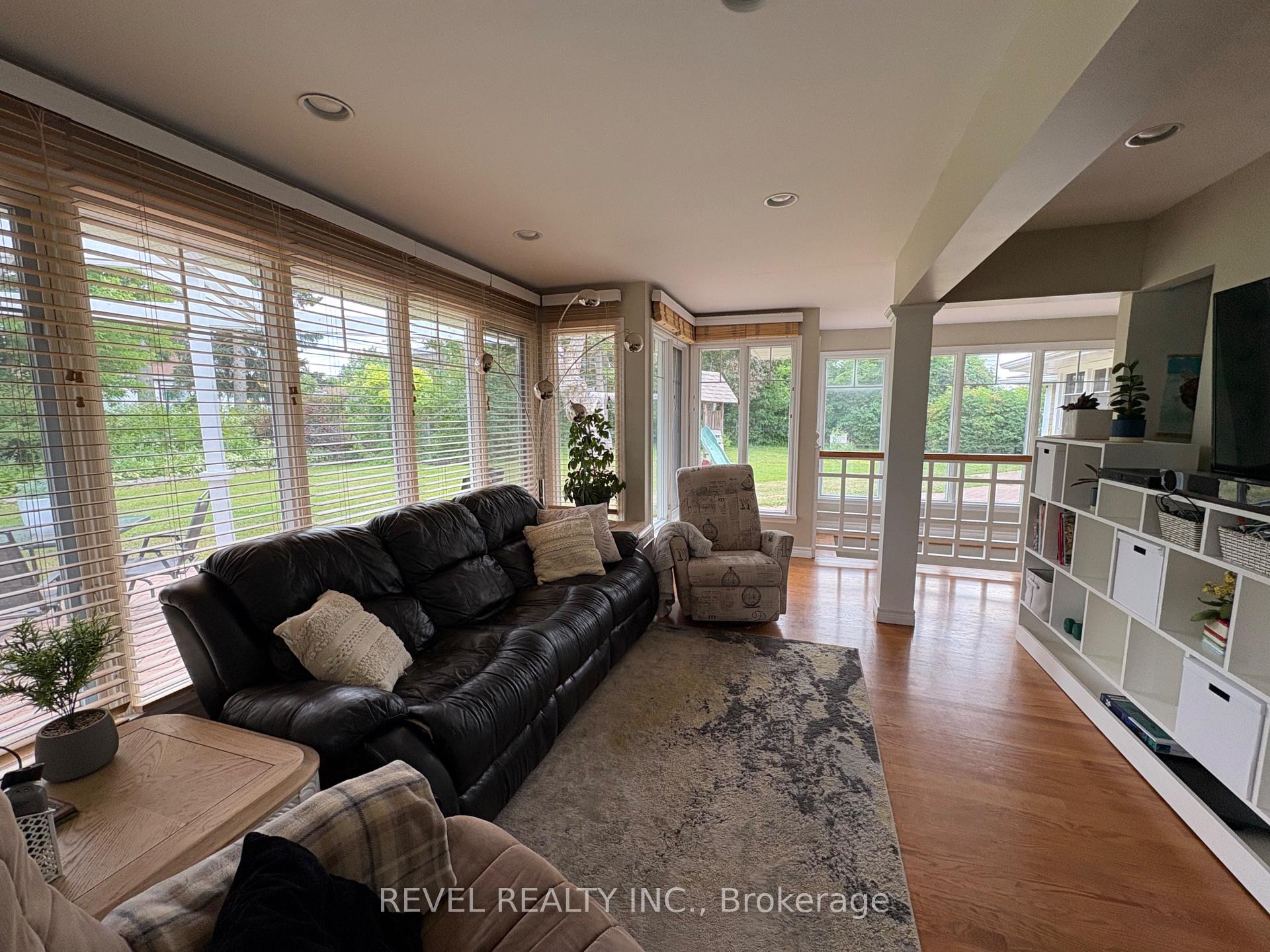 Photo 18 of 414 Ninth Avenue, Cochrane — HOMEH