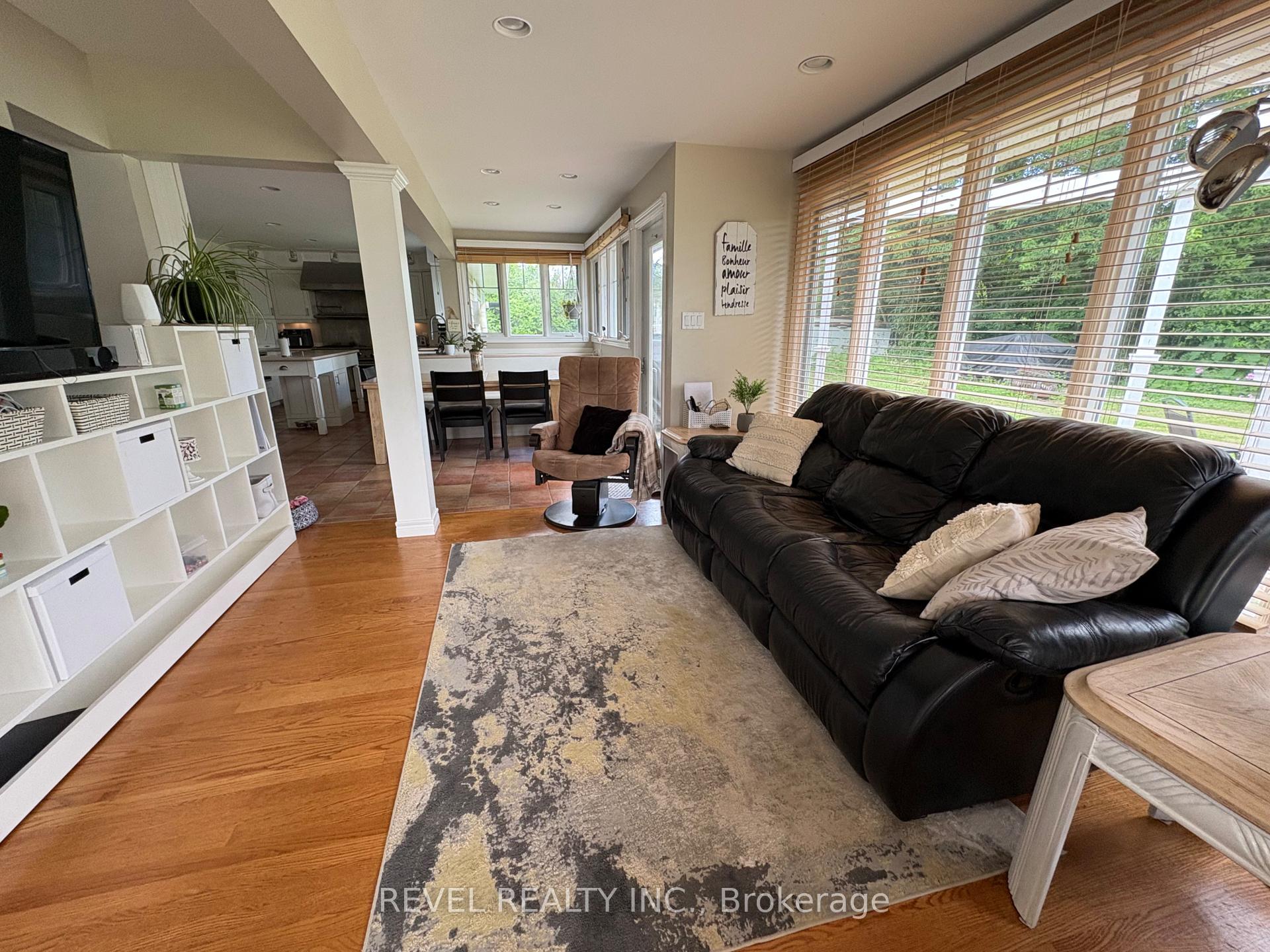 Photo 19 of 414 Ninth Avenue, Cochrane — HOMEH