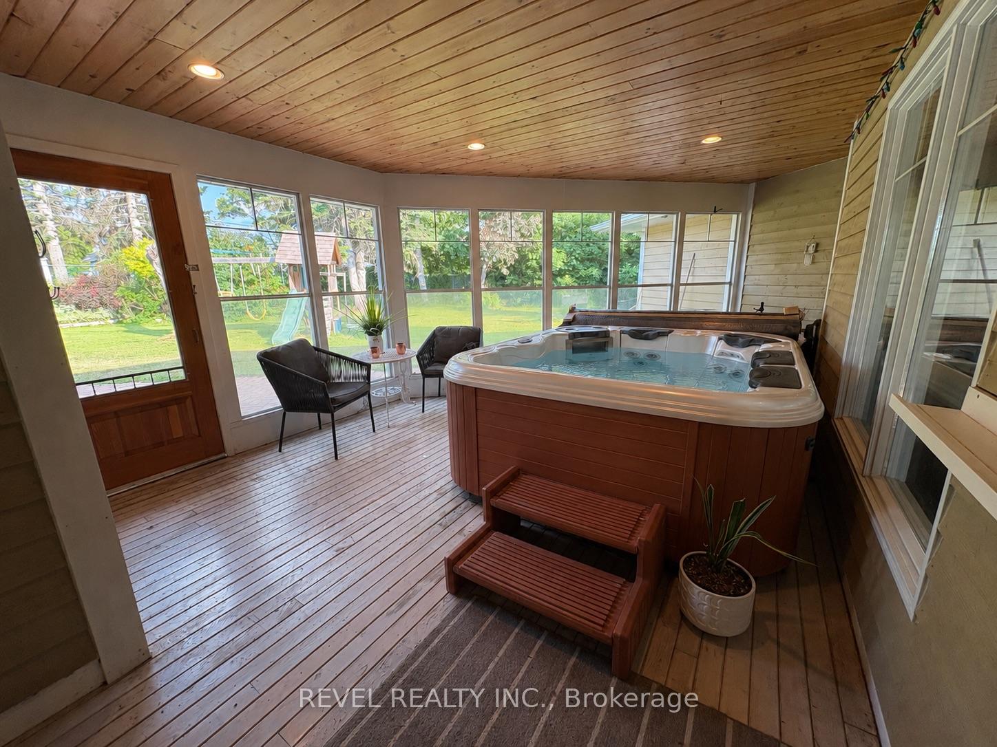 Photo 37 of 414 Ninth Avenue, Cochrane — HOMEH
