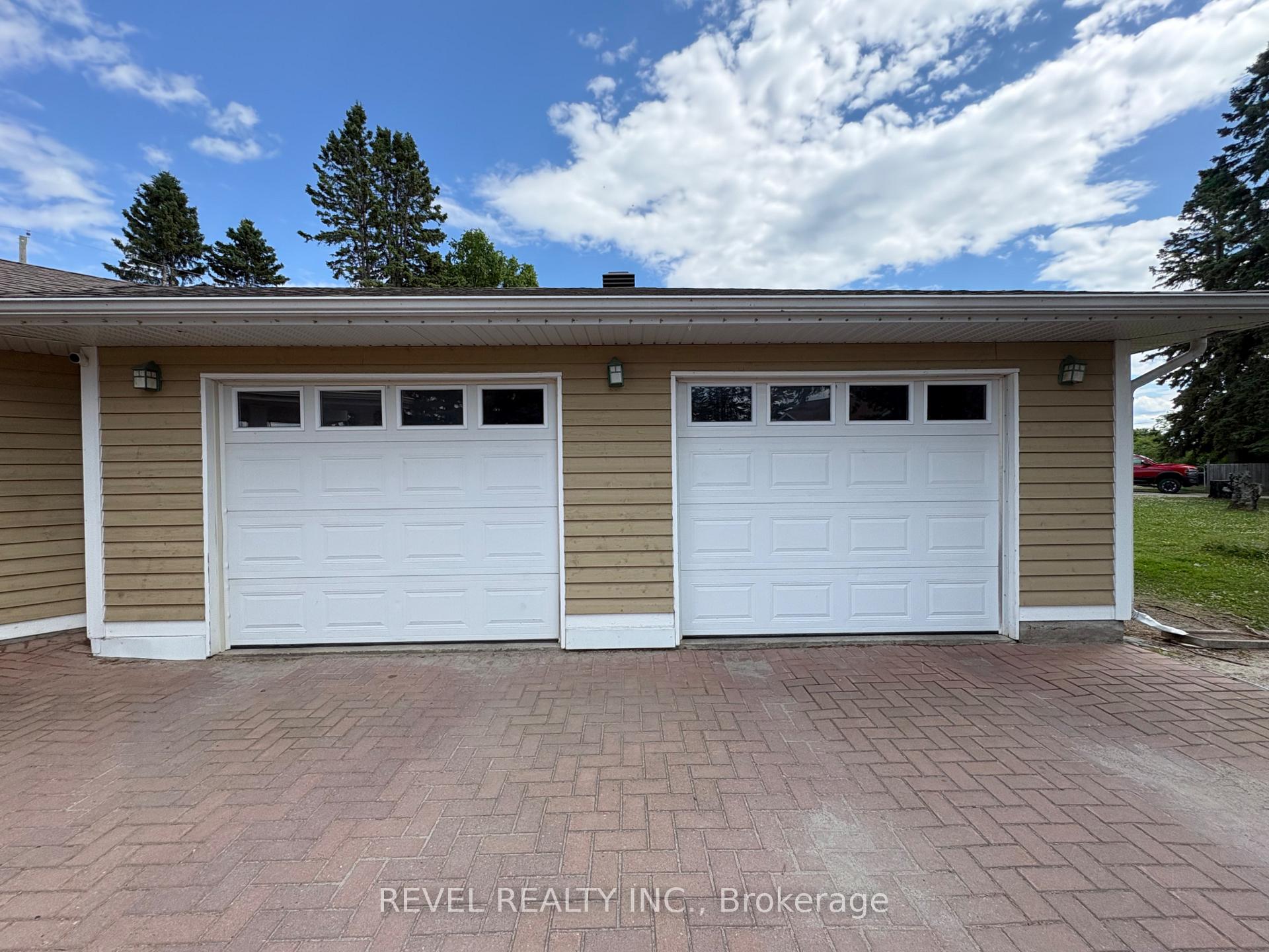 Photo 38 of 414 Ninth Avenue, Cochrane — HOMEH