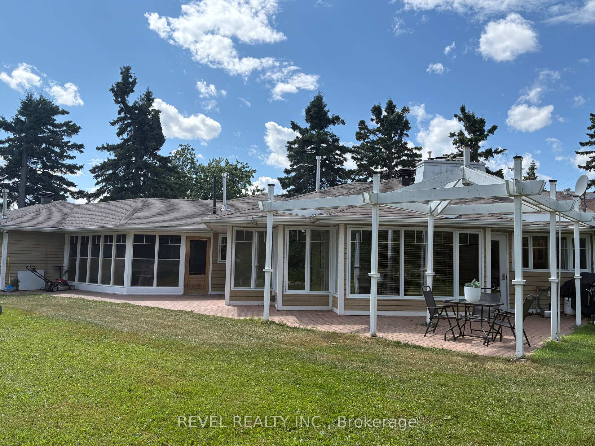 Photo 41 of 414 Ninth Avenue, Cochrane — HOMEH