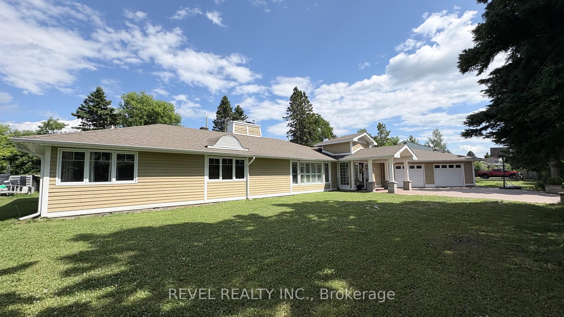 Photo 42 of 414 Ninth Avenue, Cochrane — HOMEH