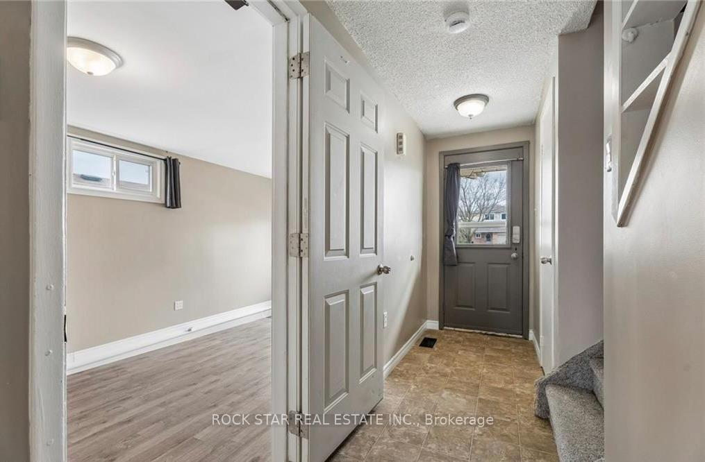 Photo 2 of 62 Corbett Drive, Barrie, Grove East — HOMEH