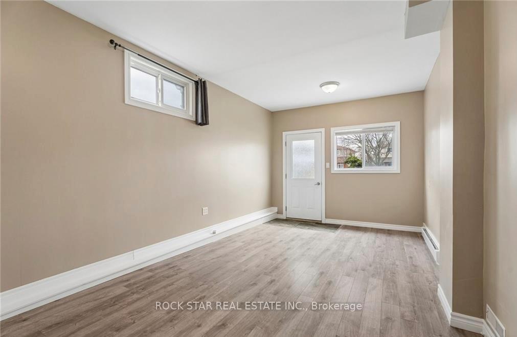 Photo 4 of 62 Corbett Drive, Barrie, Grove East — HOMEH