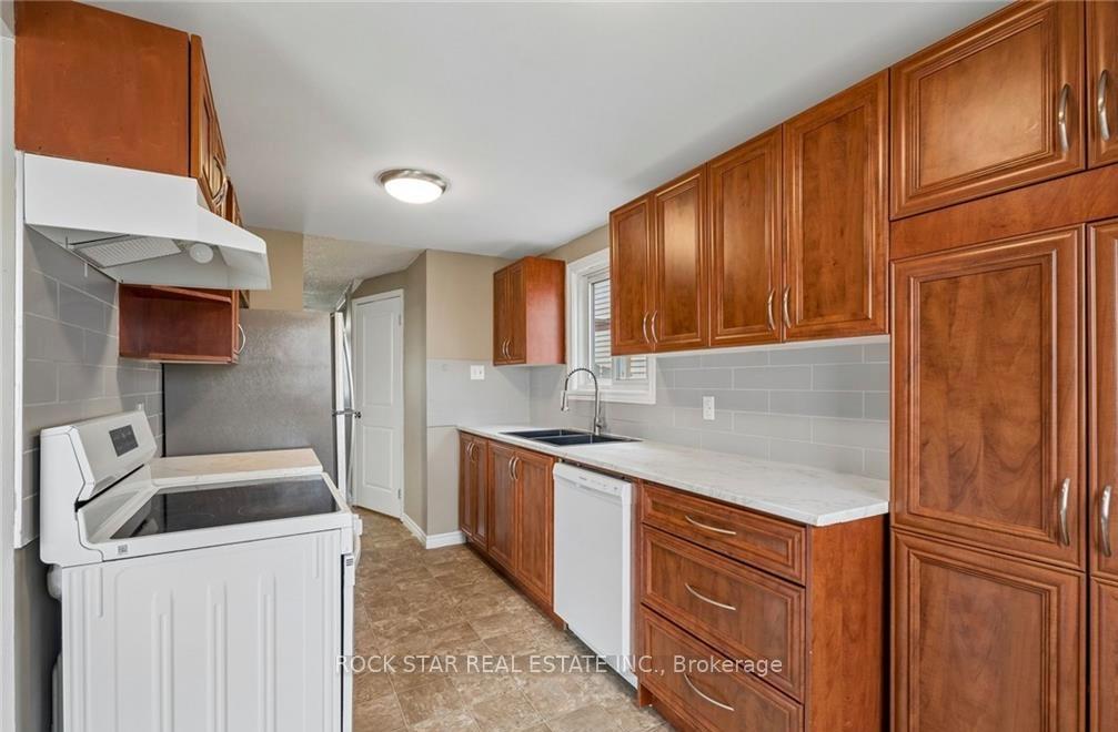Photo 8 of 62 Corbett Drive, Barrie, Grove East — HOMEH