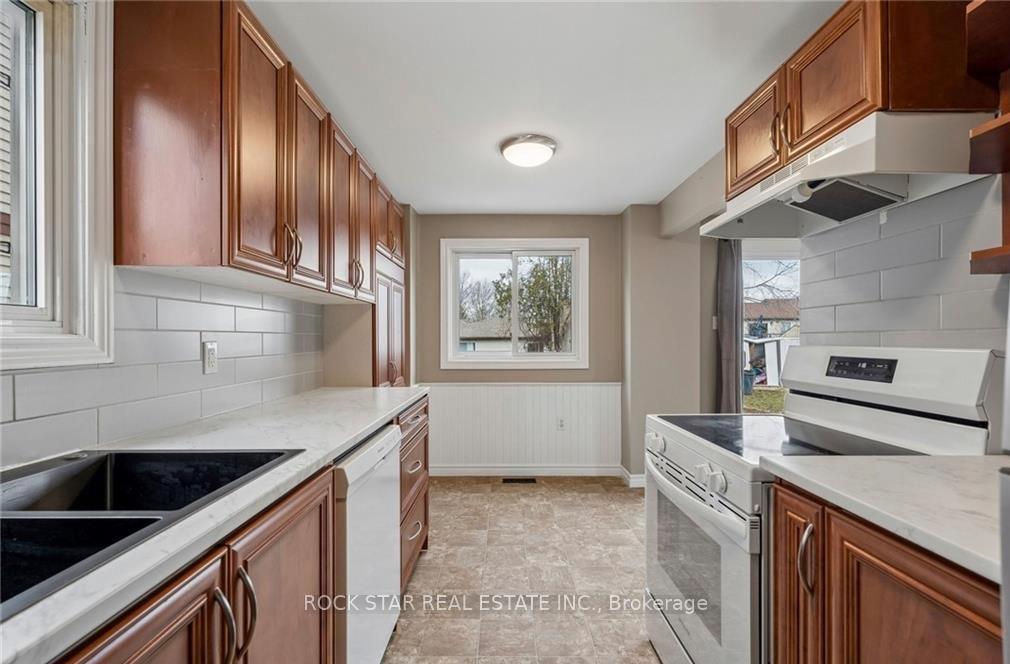 Photo 9 of 62 Corbett Drive, Barrie, Grove East — HOMEH