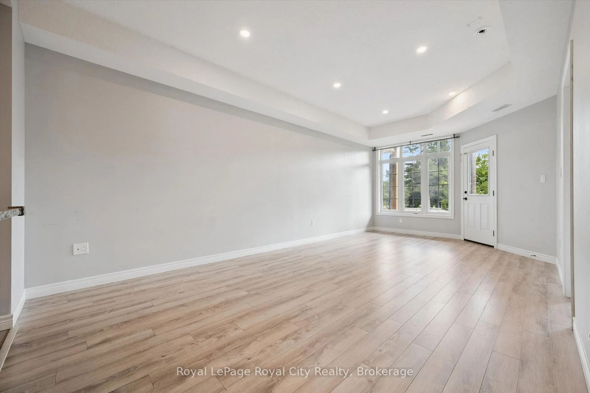 Photo 40 of Unit 207, 333 Gosling Gardens, Guelph, Clairfields/Hanlon Business Park — HOMEH