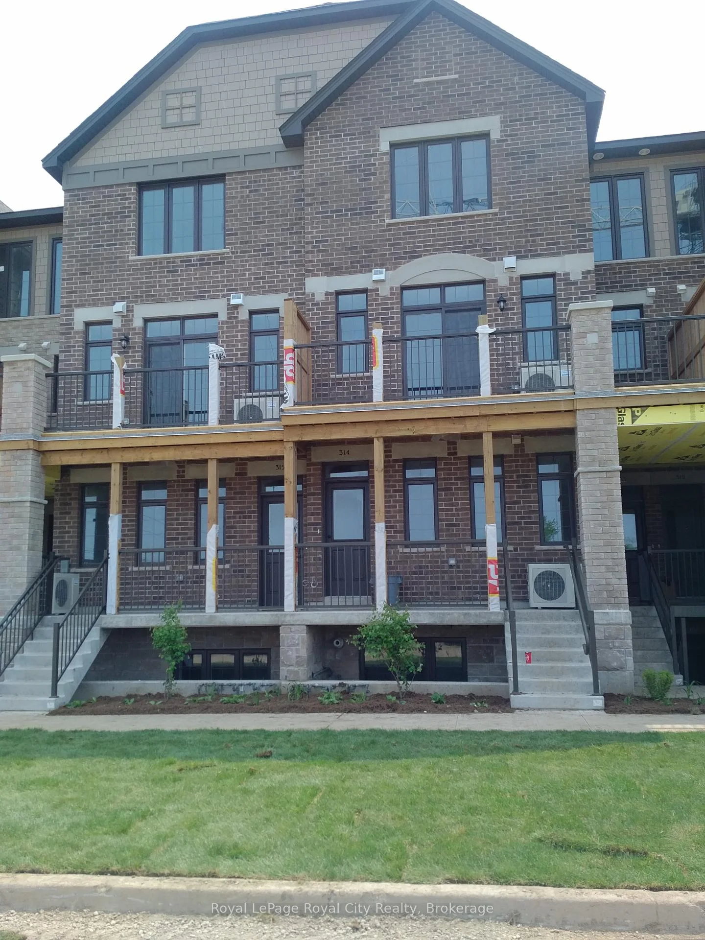 Photo 3 of Unit 207, 333 Gosling Gardens, Guelph, Clairfields/Hanlon Business Park — HOMEH