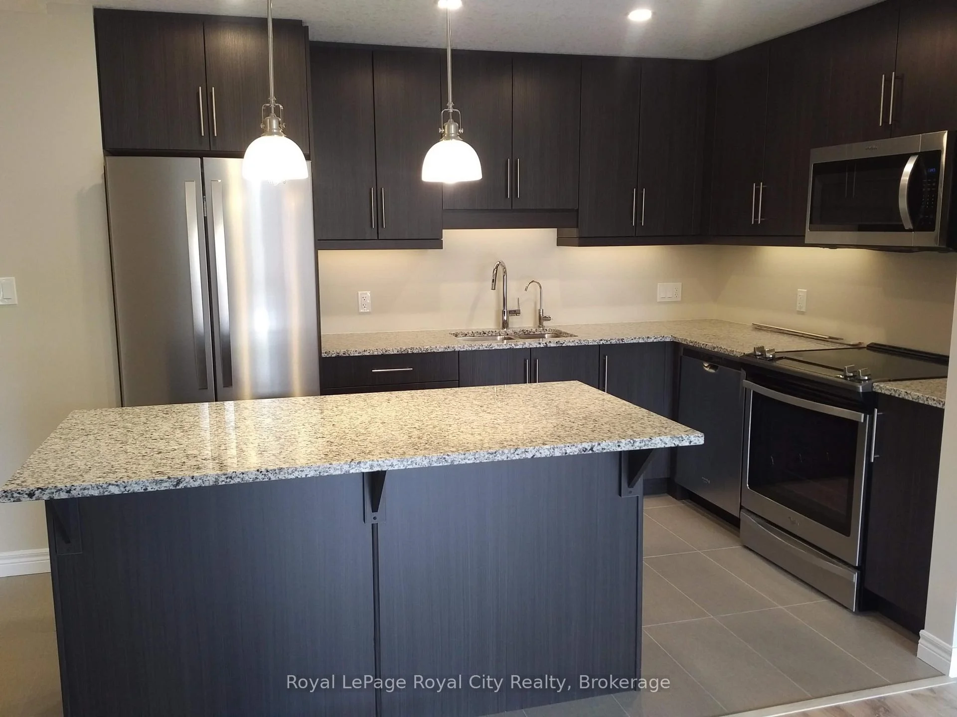 Photo 9 of Unit 207, 333 Gosling Gardens, Guelph, Clairfields/Hanlon Business Park — HOMEH