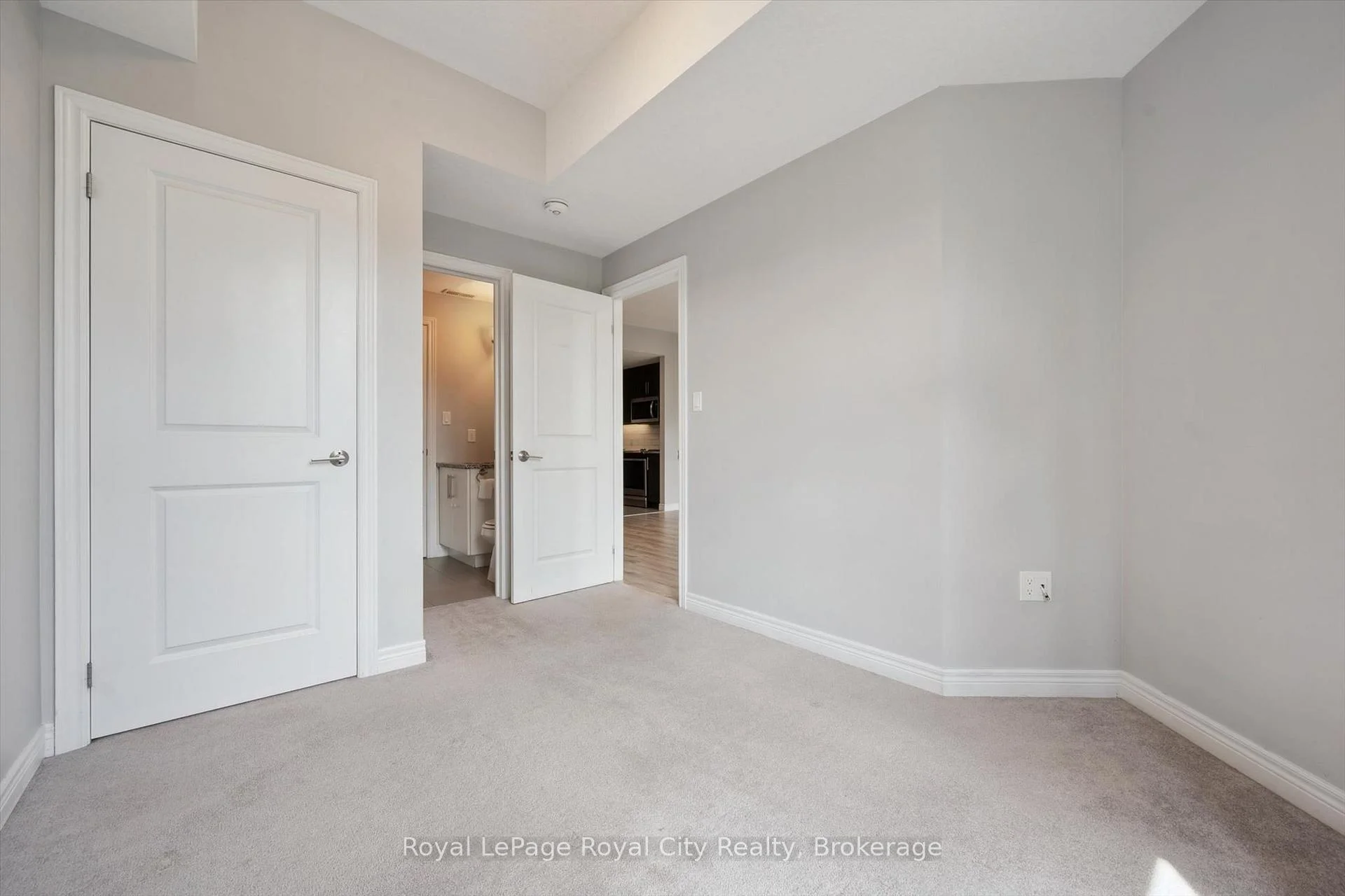 Photo 51 of Unit 207, 333 Gosling Gardens, Guelph, Clairfields/Hanlon Business Park — HOMEH