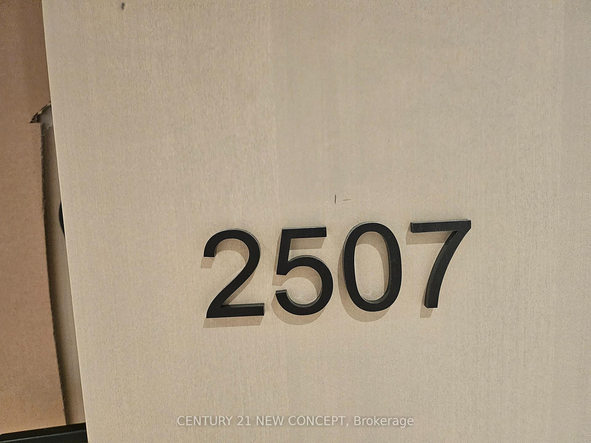 Front of Unit 2507, 280 Dundas Street W