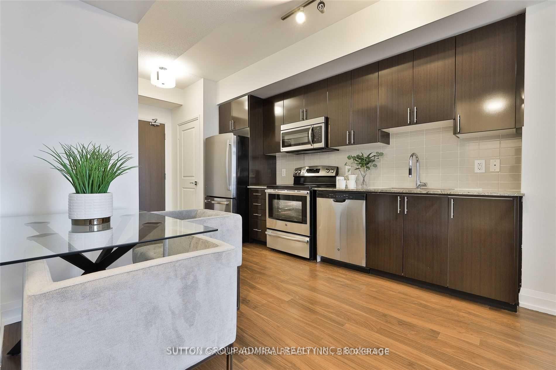 Photo 5 of Unit 405, 7171 Yonge Street, Markham, Grandview — HOMEH