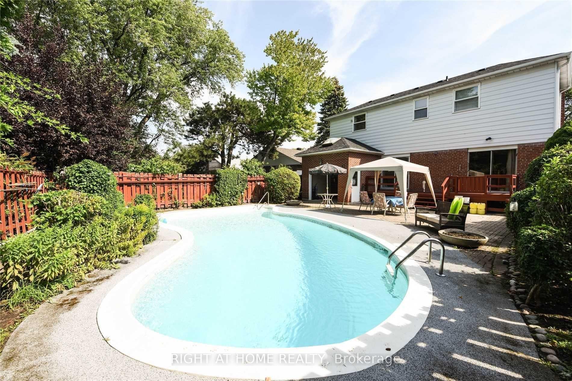 Photo 3 of 21 Mitre Place, Etobicoke, Kingsview Village-The Westway — HOMEH