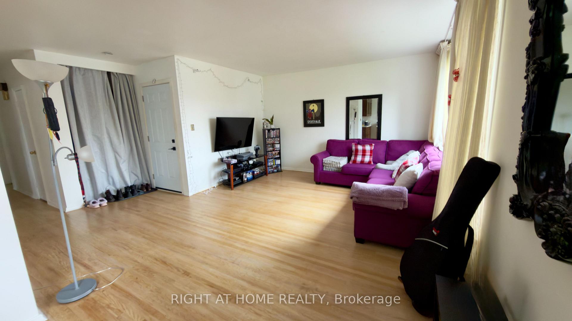 Photo 6 of 21 Mitre Place, Etobicoke, Kingsview Village-The Westway — HOMEH