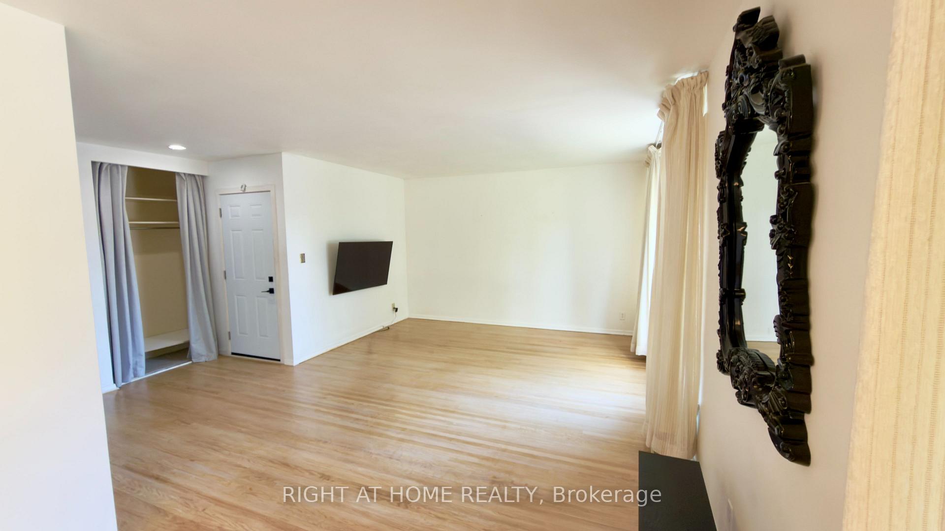 Photo 7 of 21 Mitre Place, Etobicoke, Kingsview Village-The Westway — HOMEH