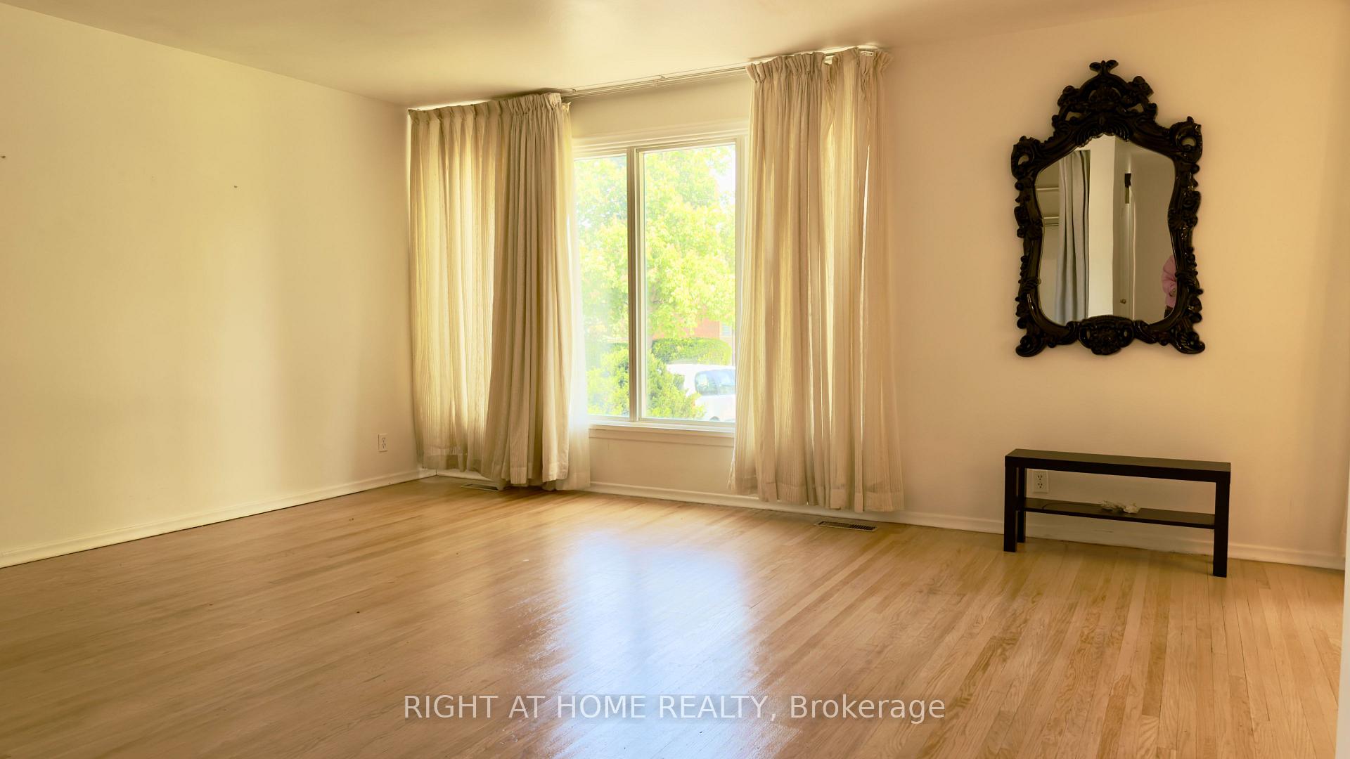Photo 8 of 21 Mitre Place, Etobicoke, Kingsview Village-The Westway — HOMEH