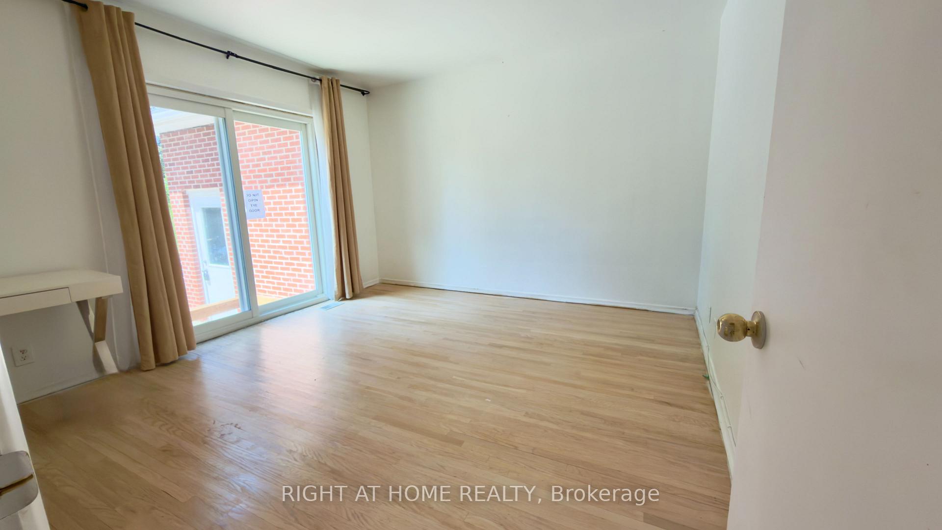 Photo 11 of 21 Mitre Place, Etobicoke, Kingsview Village-The Westway — HOMEH