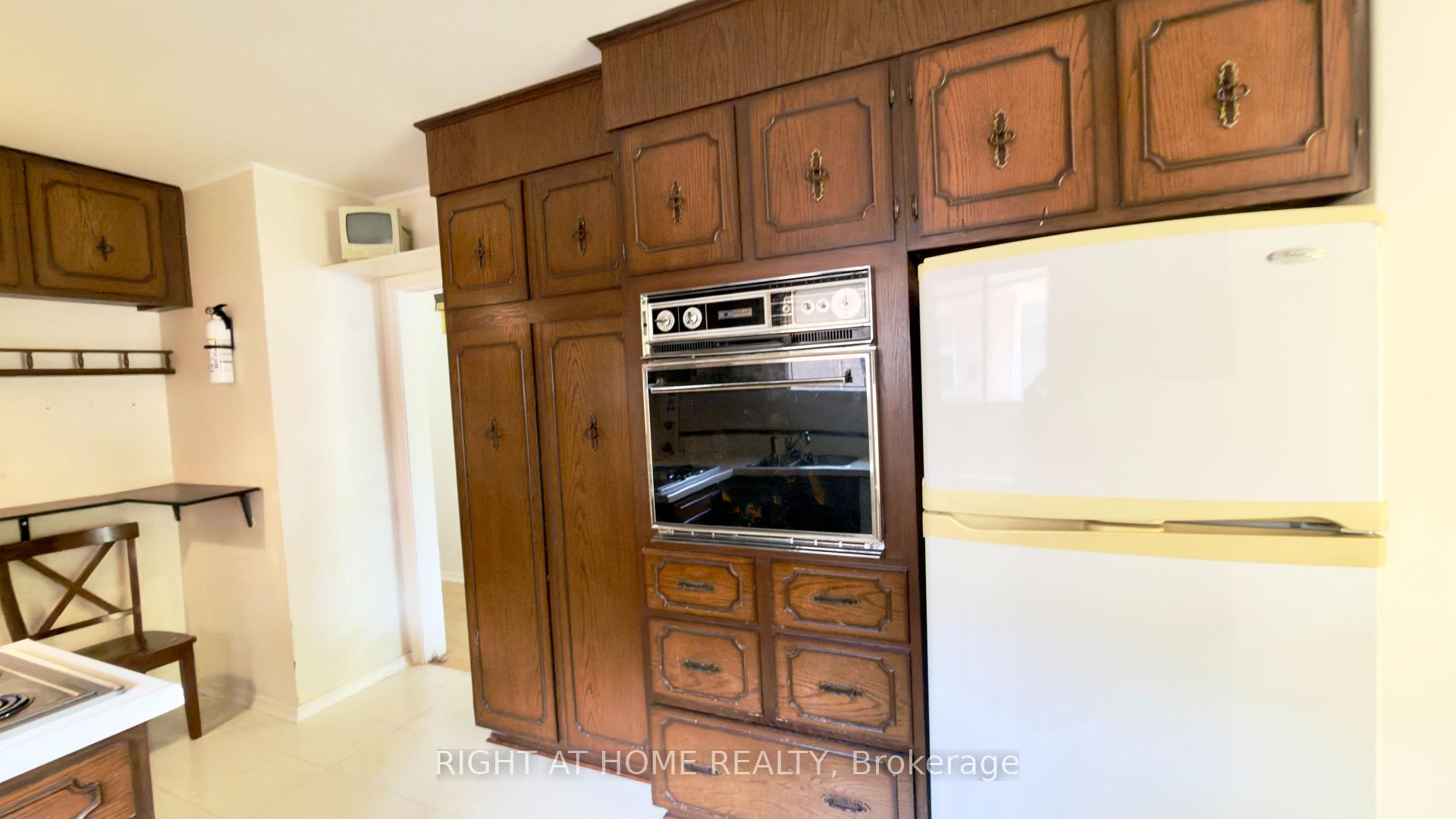 Photo 18 of 21 Mitre Place, Etobicoke, Kingsview Village-The Westway — HOMEH