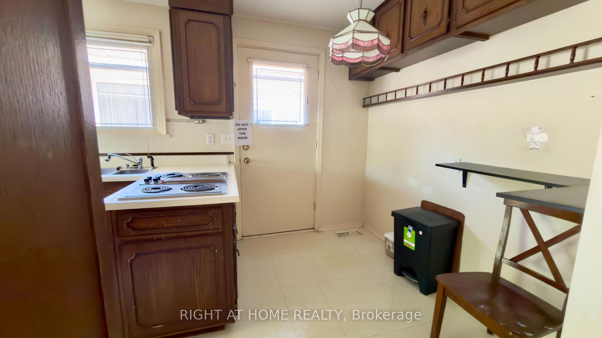 Photo 21 of 21 Mitre Place, Etobicoke, Kingsview Village-The Westway — HOMEH