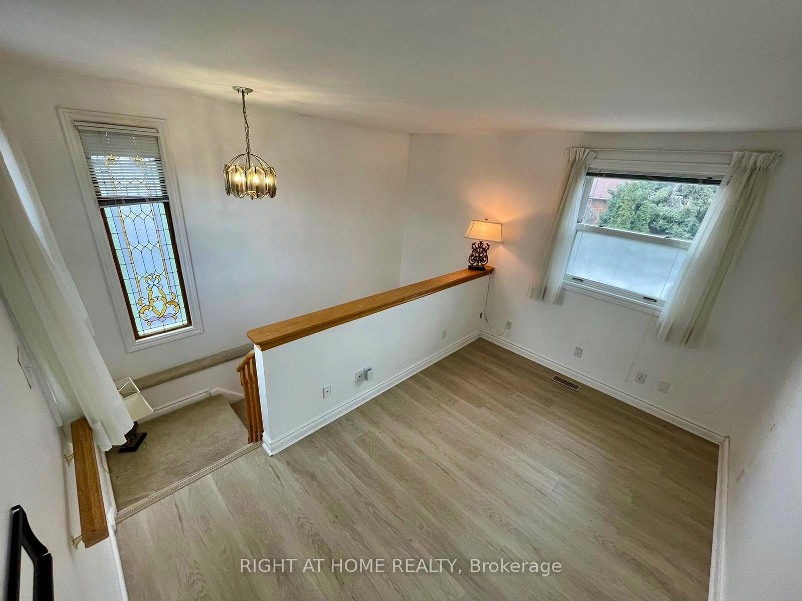 Photo 25 of 21 Mitre Place, Etobicoke, Kingsview Village-The Westway — HOMEH