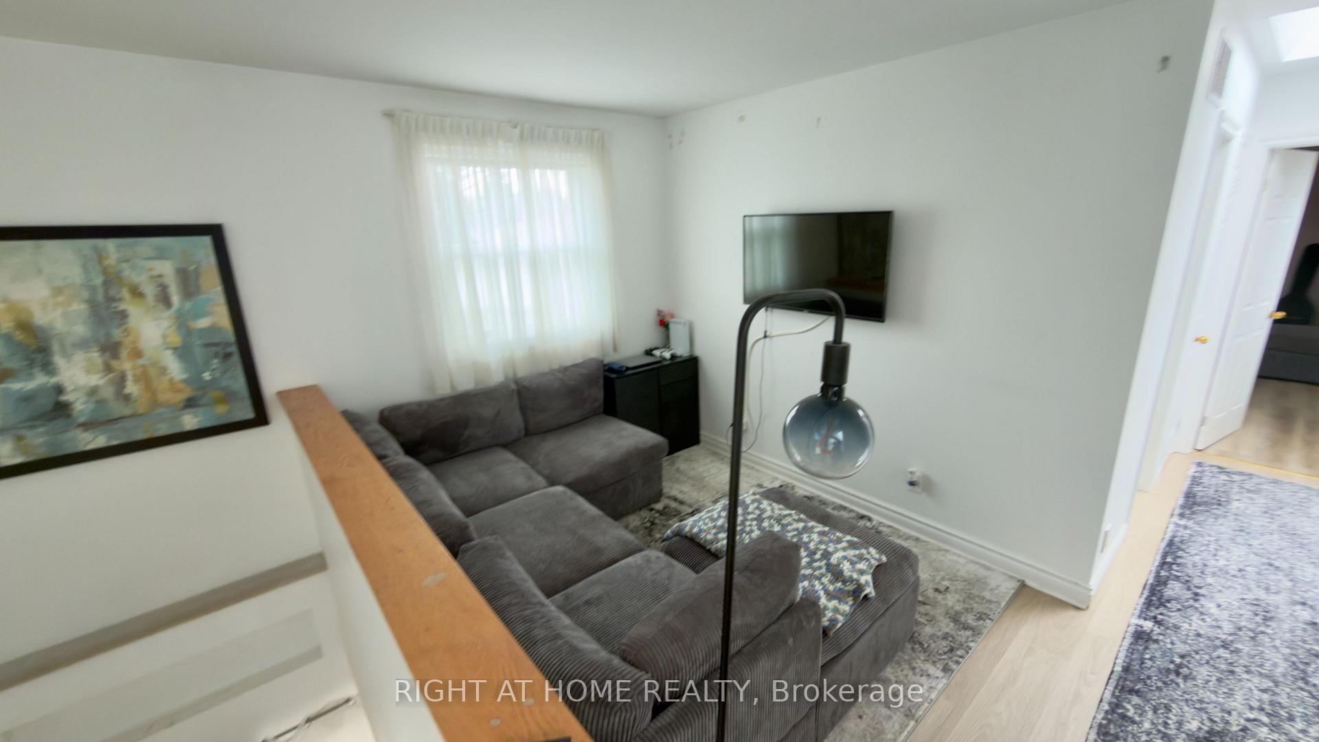 Photo 26 of 21 Mitre Place, Etobicoke, Kingsview Village-The Westway — HOMEH