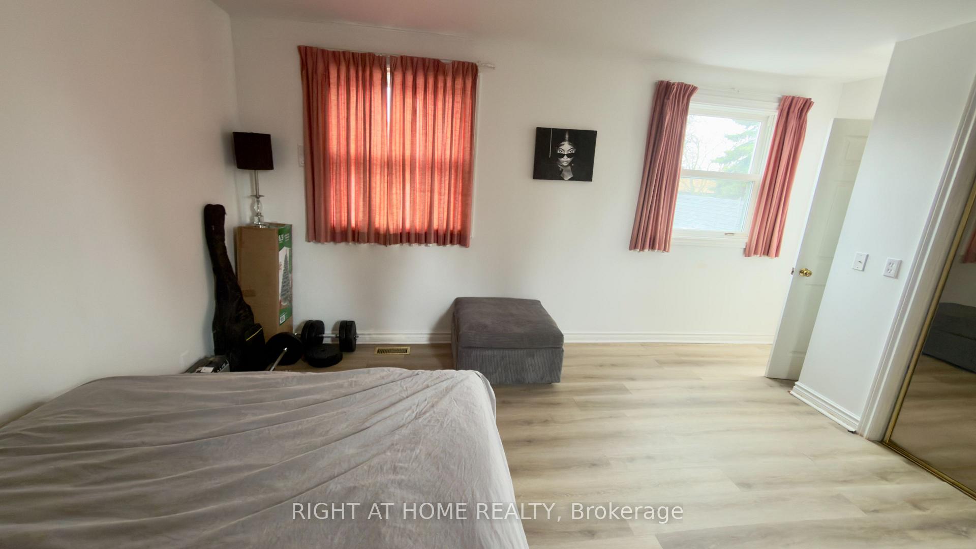 Photo 29 of 21 Mitre Place, Etobicoke, Kingsview Village-The Westway — HOMEH