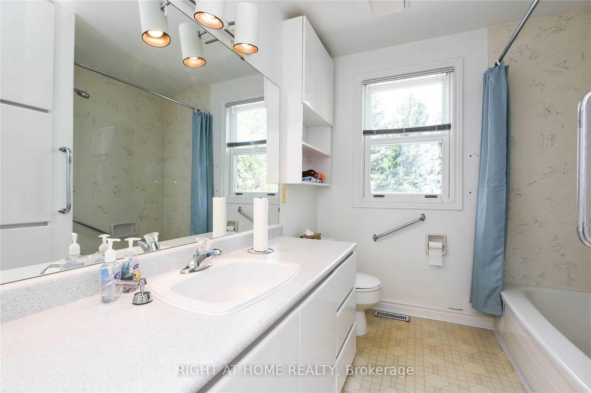 Photo 30 of 21 Mitre Place, Etobicoke, Kingsview Village-The Westway — HOMEH