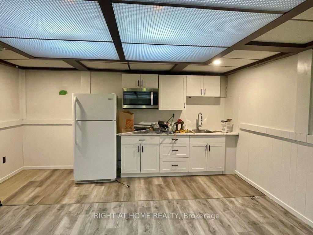 Photo 33 of 21 Mitre Place, Etobicoke, Kingsview Village-The Westway — HOMEH