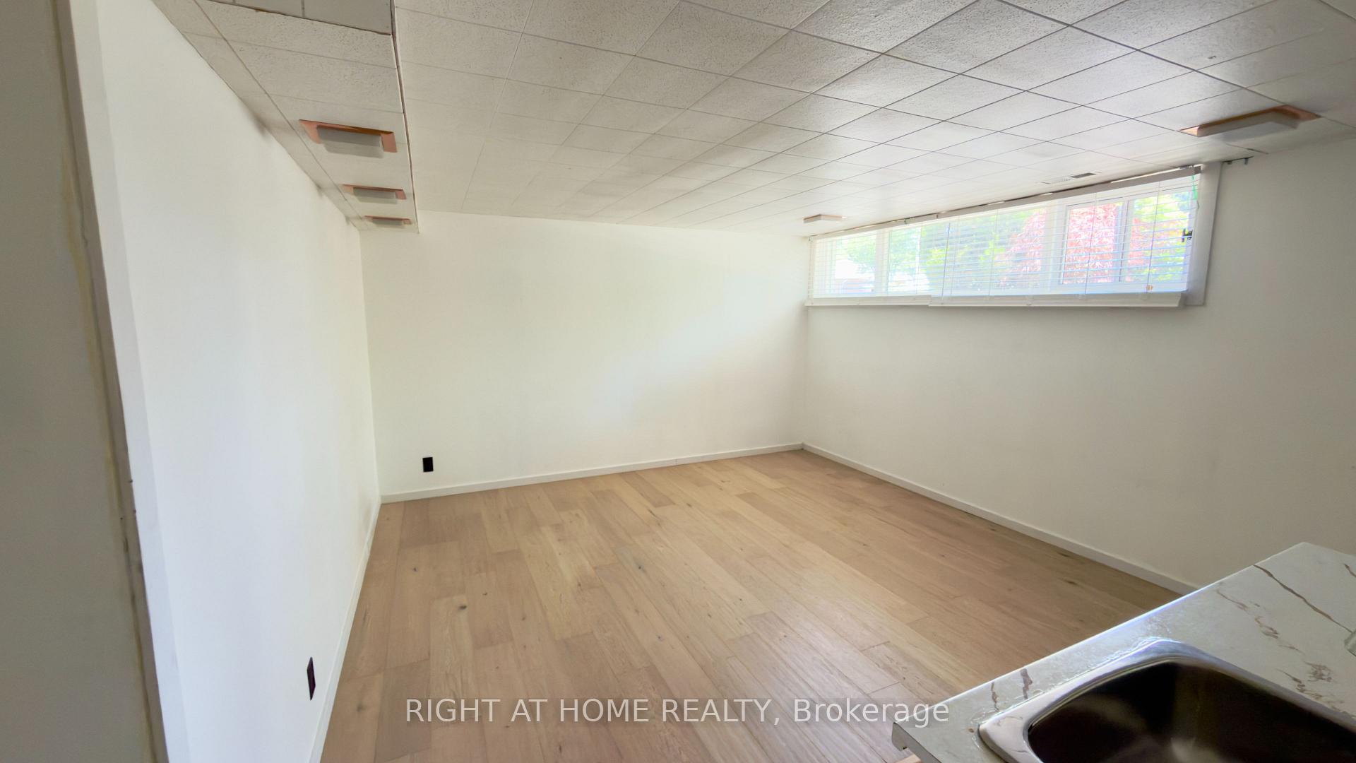 Photo 39 of 21 Mitre Place, Etobicoke, Kingsview Village-The Westway — HOMEH