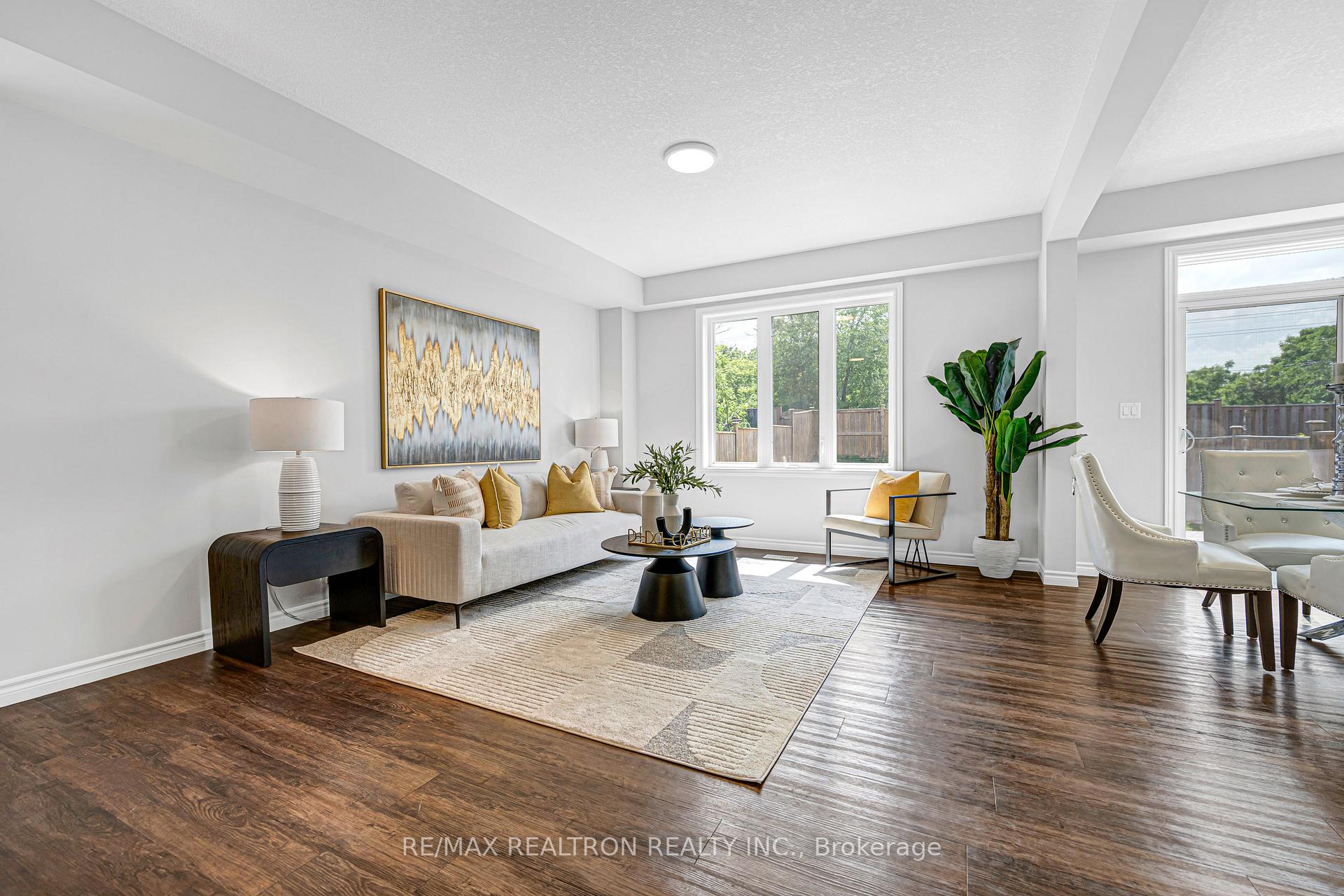 Photo 3 of 439 Avens Street, Waterloo, Columbia Forest/Clair Hills — HOMEH