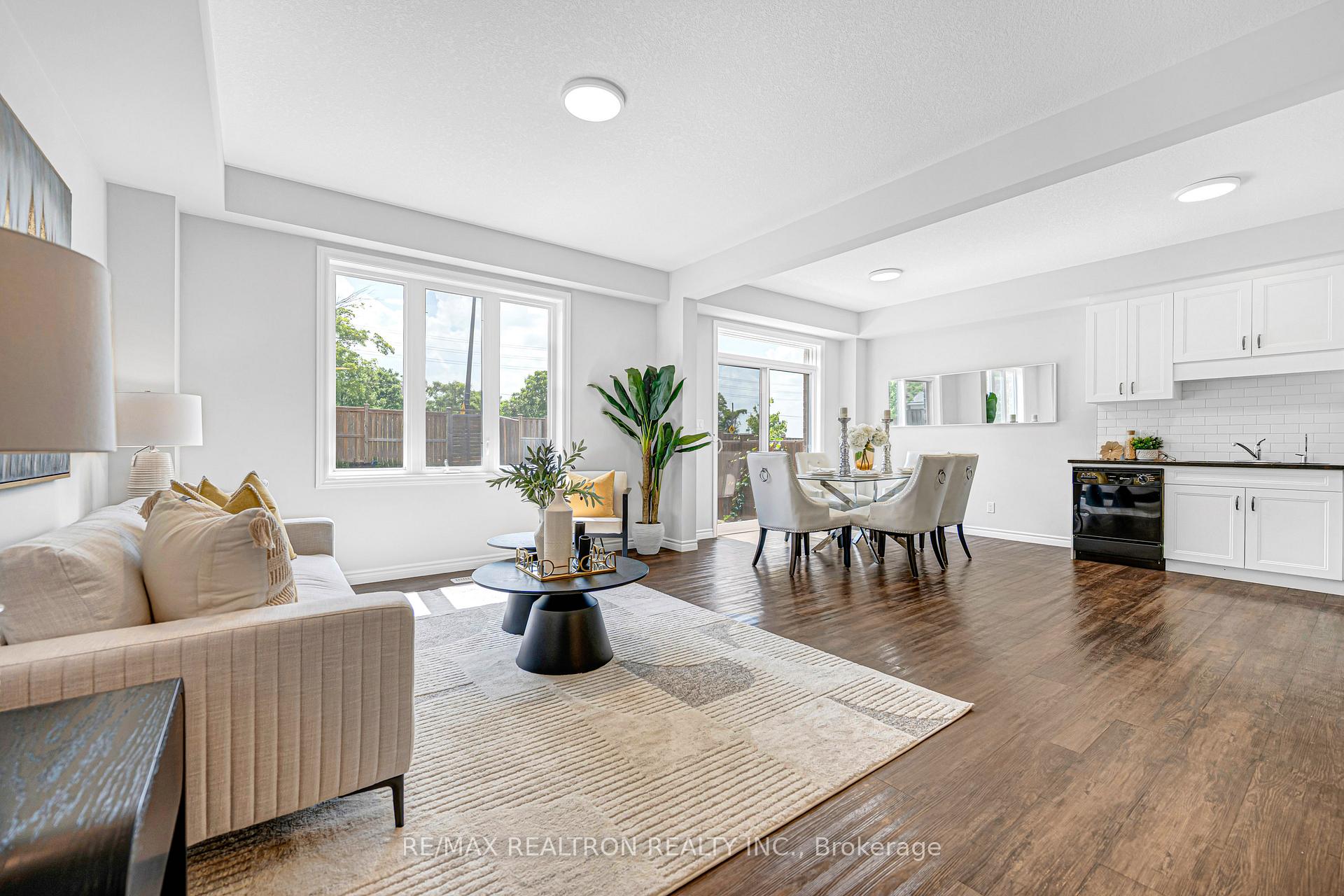 Photo 5 of 439 Avens Street, Waterloo, Columbia Forest/Clair Hills — HOMEH