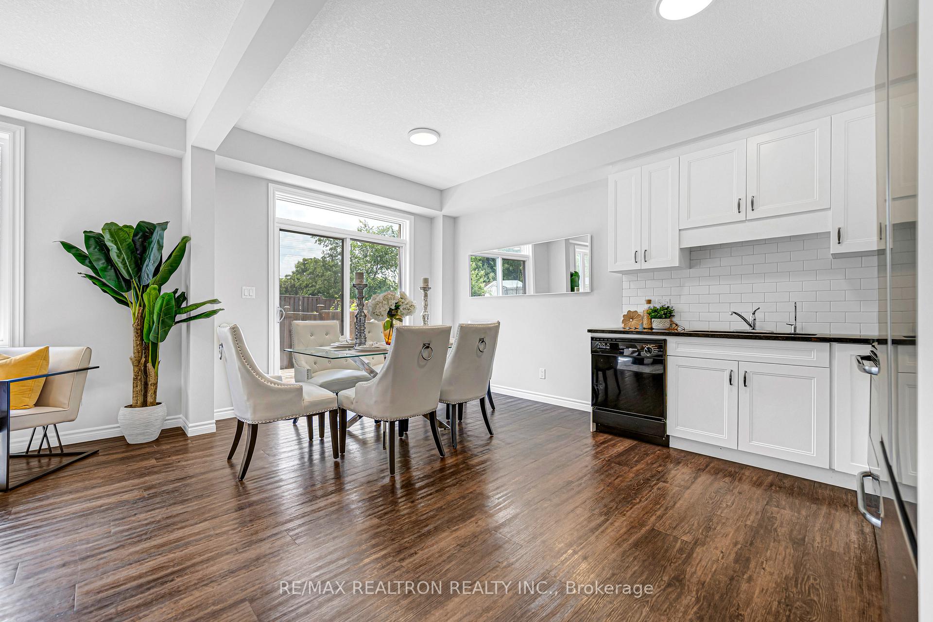 Photo 7 of 439 Avens Street, Waterloo, Columbia Forest/Clair Hills — HOMEH