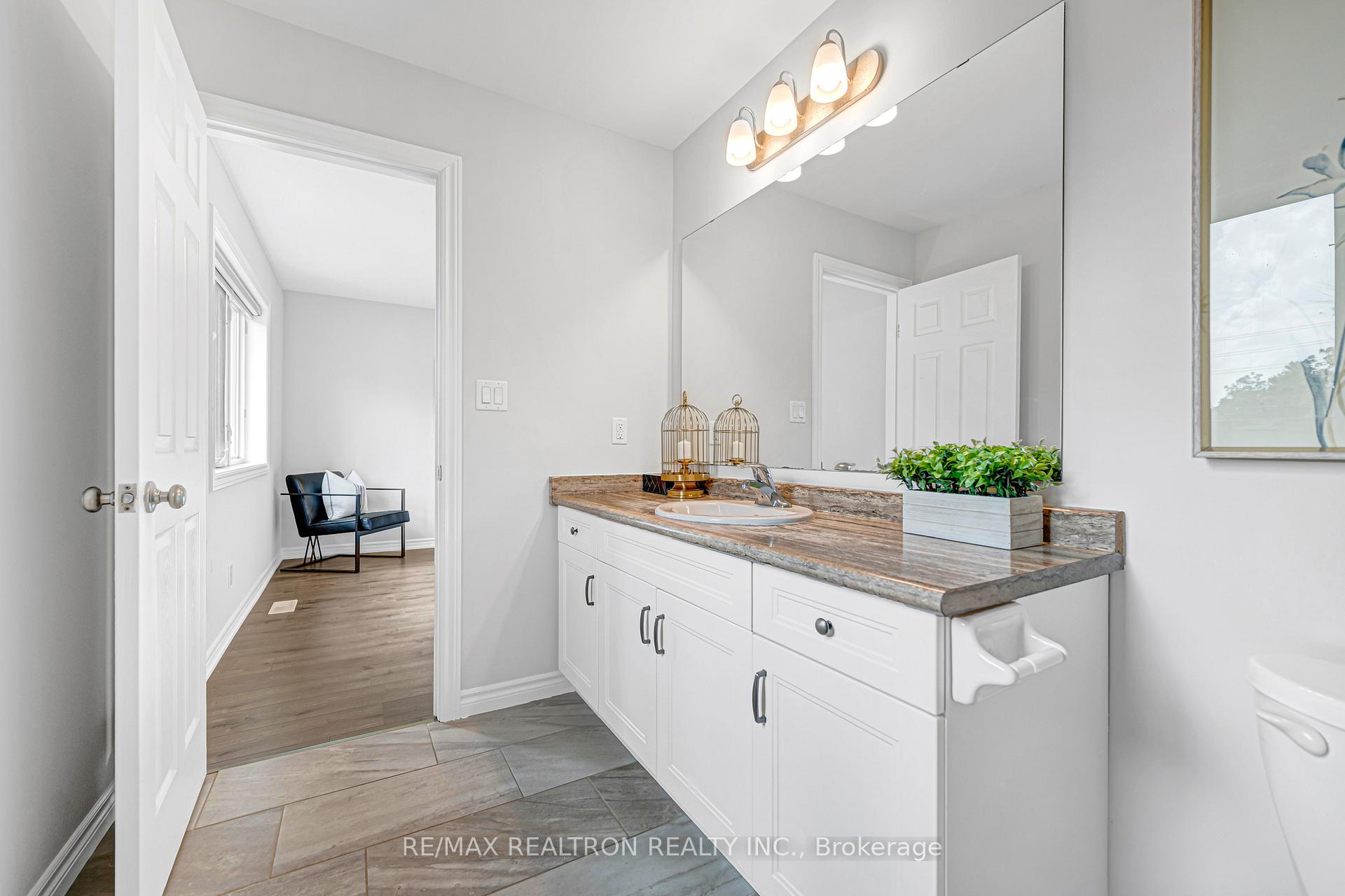 Photo 28 of 439 Avens Street, Waterloo, Columbia Forest/Clair Hills — HOMEH