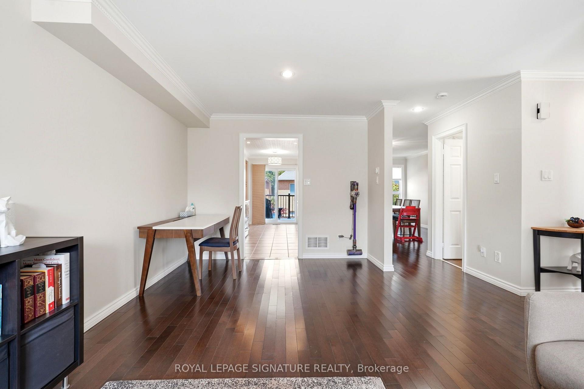 Photo 4 of 36 Moorefield Drive, Scarborough, Rouge — HOMEH
