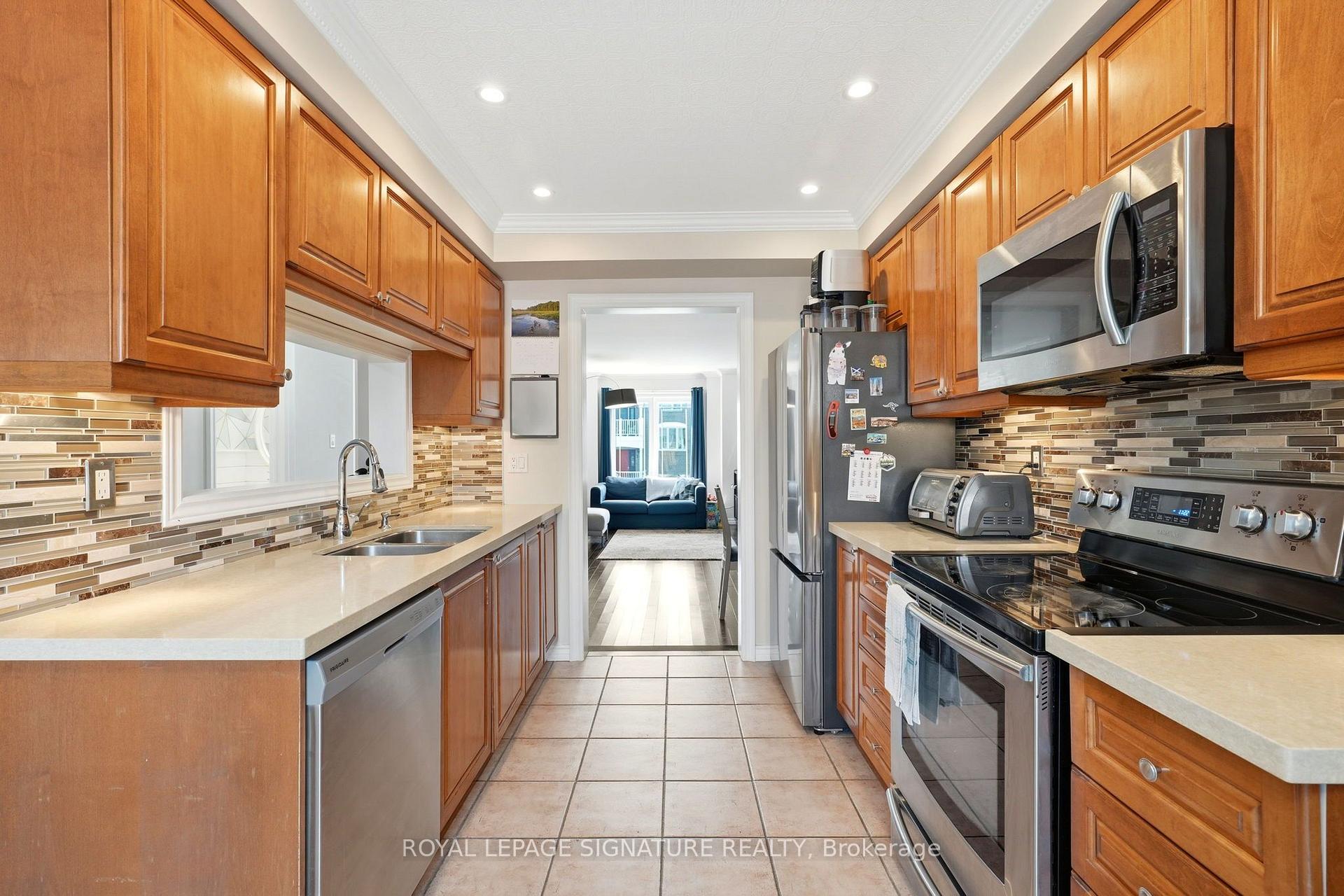 Photo 9 of 36 Moorefield Drive, Scarborough, Rouge — HOMEH